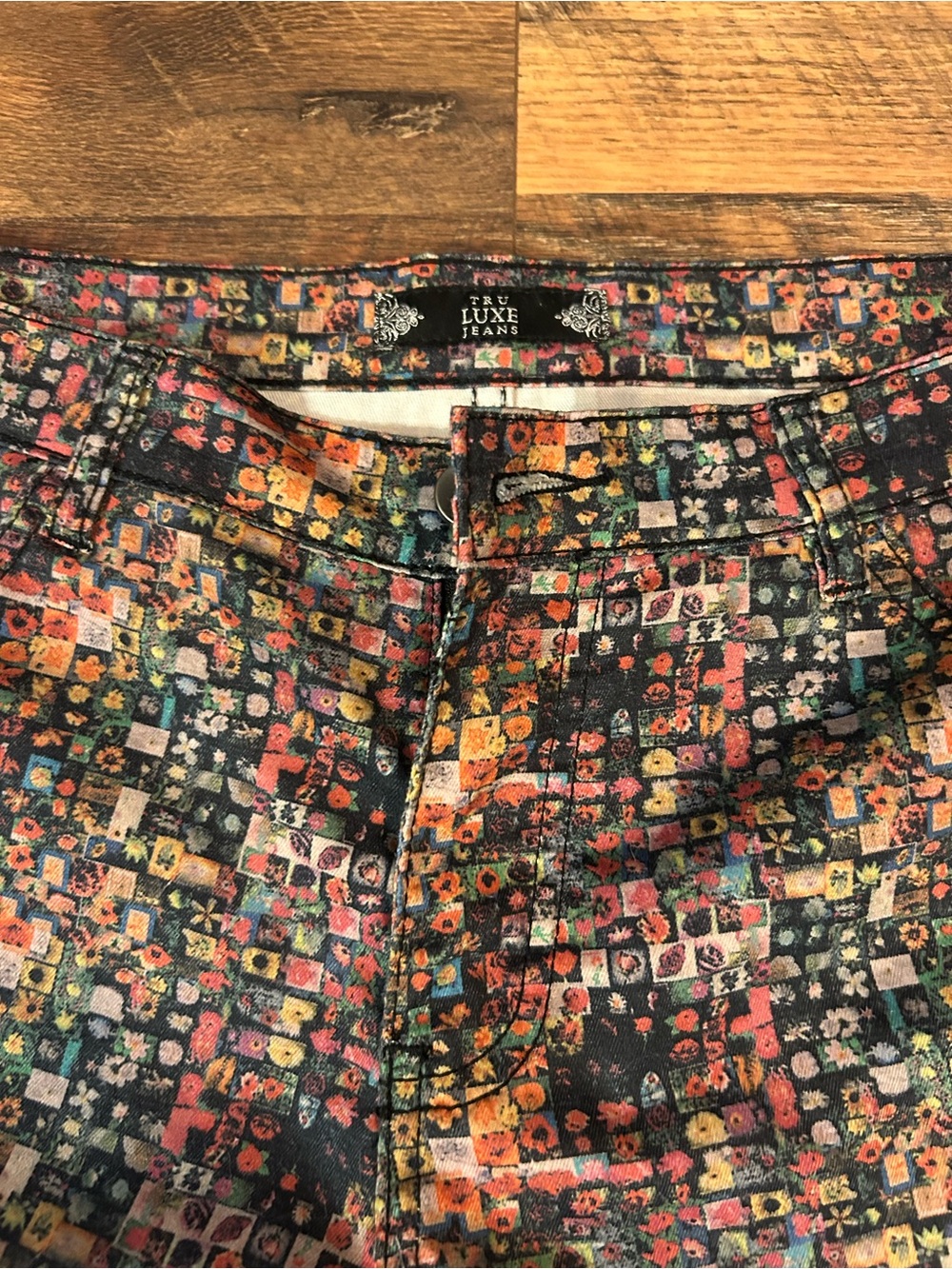 Tru Luxe floral geometric pattern flare pants - Picture 3 of 6